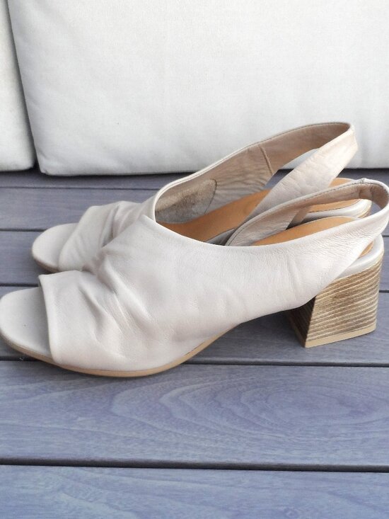 Bueno Shoes - Bueno- slingback  light beige sandals sz., 9